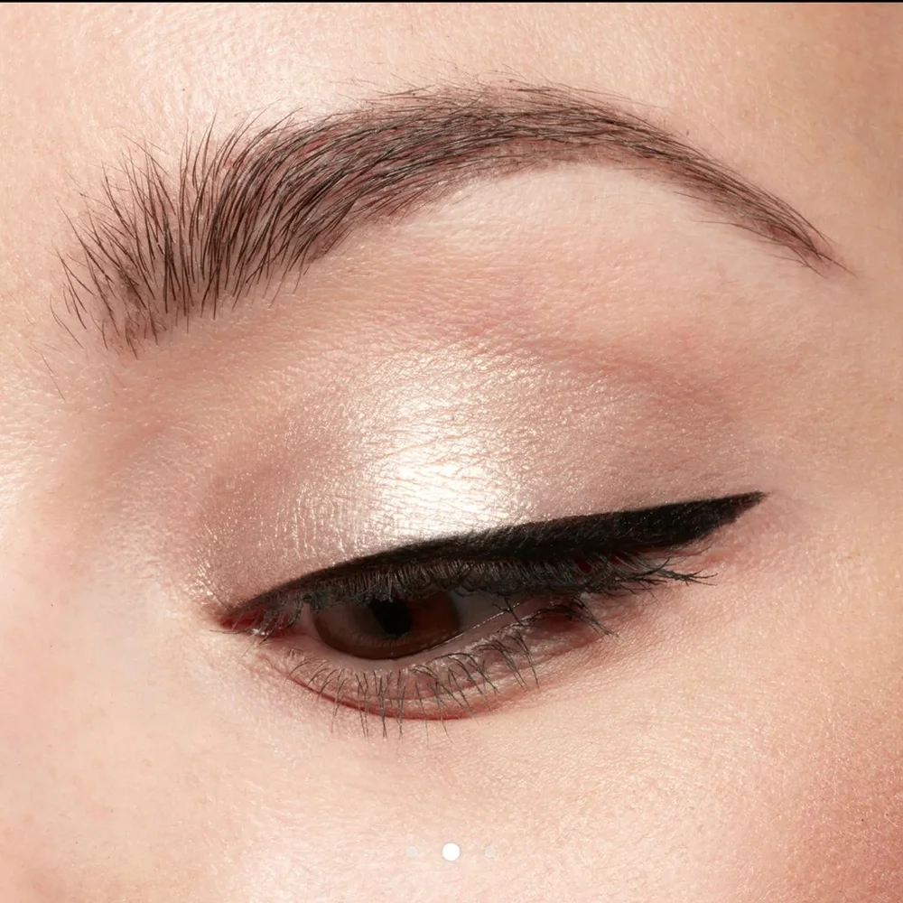 STILA SHIMMER & GLOW LIQUID EYE SHADOW - KITTEN